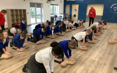 Year 6 children gain CPR skills